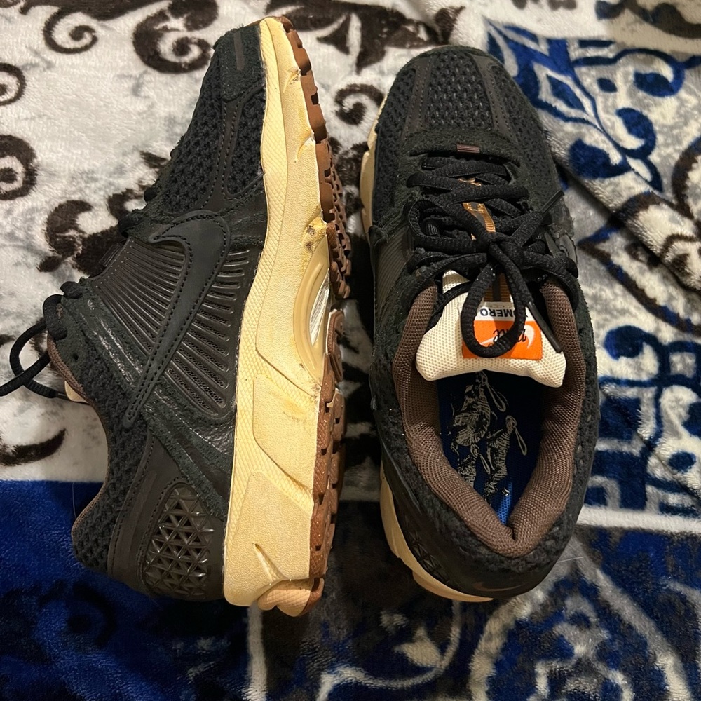 Worn once Nike vomero 5. Color is Black Sesame. Women 6.5/mens 5. #nike #vomero